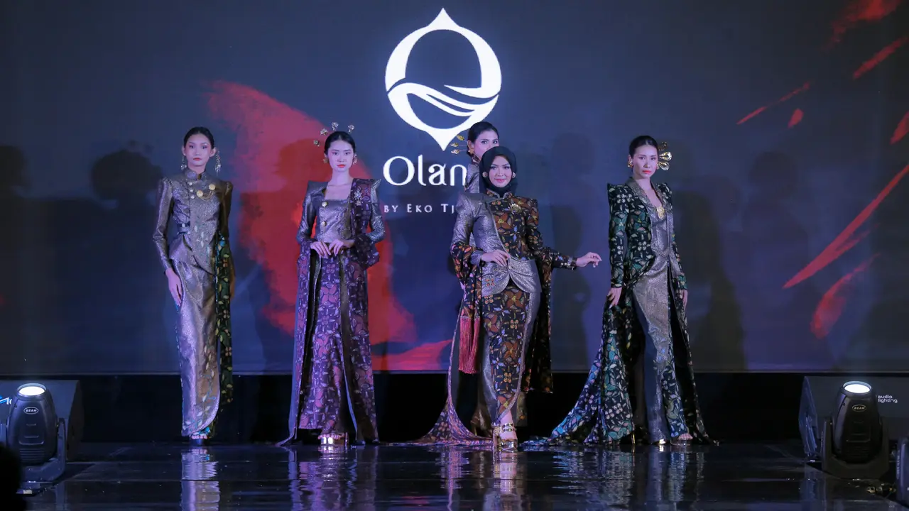 Keindahan Busana Batik Pulau Taliabu di Tangan Desainer Eko Tjandra, Padukan Budaya Barat dan Timur