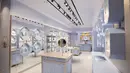 Didomainasi warna  lembut, interior butik terlihat begitu elegan dan memancarkan sinar kristal.  Dengan keindahan dan cahaya yang memukau, saat memasuki toko pengunjung akan disambut dengan sederet display produk di toko tersebut rak segi delapan yang khas. [ Foto dok: Swarovski]