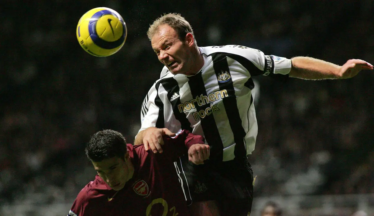 Alan Shearer menjadi striker sekaligus kapten dari tahun 1998 hingga 2006 dengan mengemas 160 gol dalam 441 pertandingan selama kariernya. Karena itu, ia akan selalu menjadi pemain tebraik Liga Inggris sepanjang masa. (Foto: AFP/Martyn Harrison)