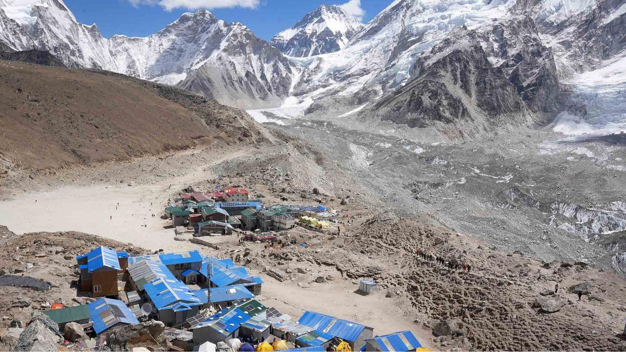 FOTO: Keindahan Alam Himalaya Menuju Basecamp Gunung Everest