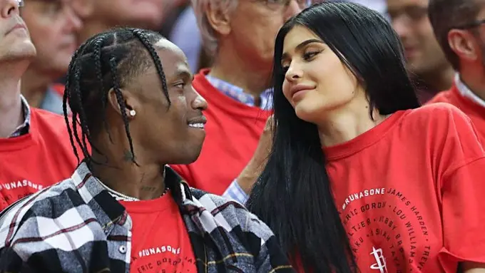 [Bintang] Kylie Jenner - Travis Scott