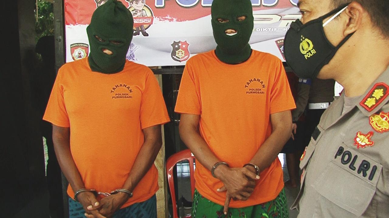 Tersangka (kiri) yang meninggal setelah dirilis