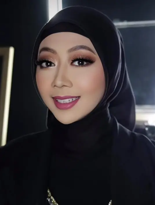 Bagaimana pendapatmu mengenai penampilan Asri Welas? [instagram/joemakeup20]