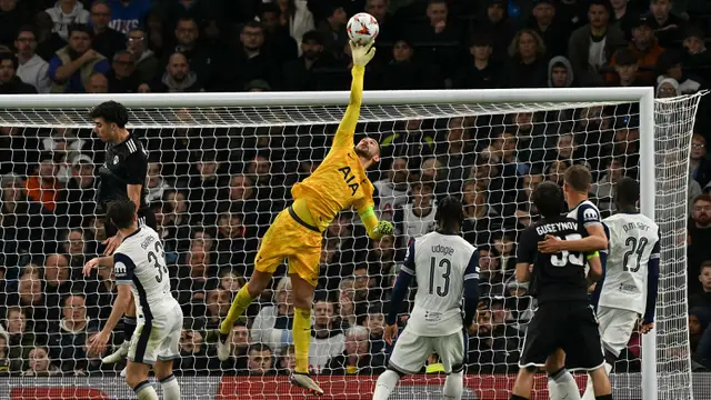 Liga Europa 2024/2025, 10 Pemain Tottenham Hotspur Bungkam Permainan Qarabag