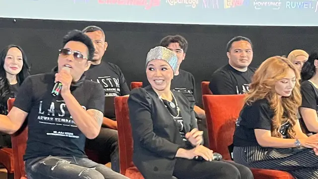 Dewi Gita, tengah, dalam press conference film Lastri: Arwah Kembang Desa di Jakarta Selatan, Kamis (9/7/2026) (Liputan6.com/Afradhiya N. R)