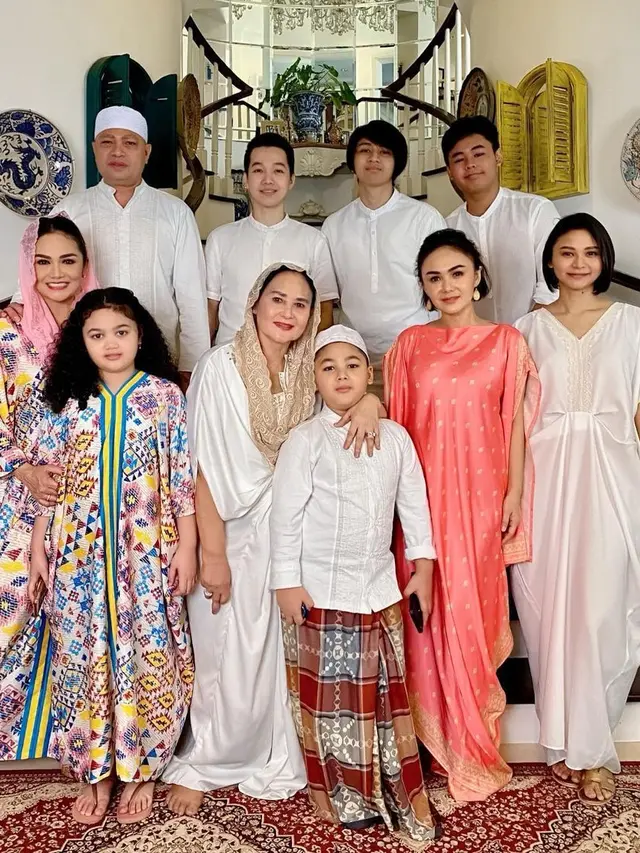 6 Potret Krisdayanti Kenakan Kaftan, Tuai Pujian