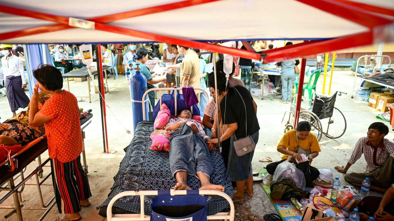 Pria Myanmar diselamatkan hidup-hidup setelah 5 hari tertimbun reruntuhan hotel akibat gempa