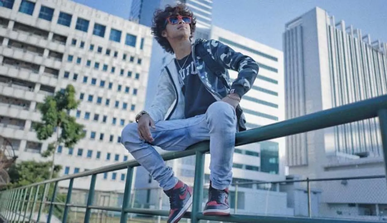Bukan hal yang aneh bagi para selebriti jika diterpa sebuah isu. Namun kali ini pria yang akrab disapa Babas tak menyangka jika fotonya bersama Hanin menjadi buah bibir, serta menyebut mereka pacaran. (Instagram/bastiansteel)