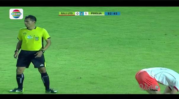 Berita video highlights Persija Jakarta kalahkan Bali United dengan skor akhir 2-1 pada laga pekan ke-33 Gojek Liga 1 bersama Bukalapak di Stadion Kapten I Wayan Dipta, Gianyar, Bali, Minggu (2/12/2018).