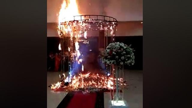 kembang api di pesta pernikahan (foto: twitter/ @penol86)
