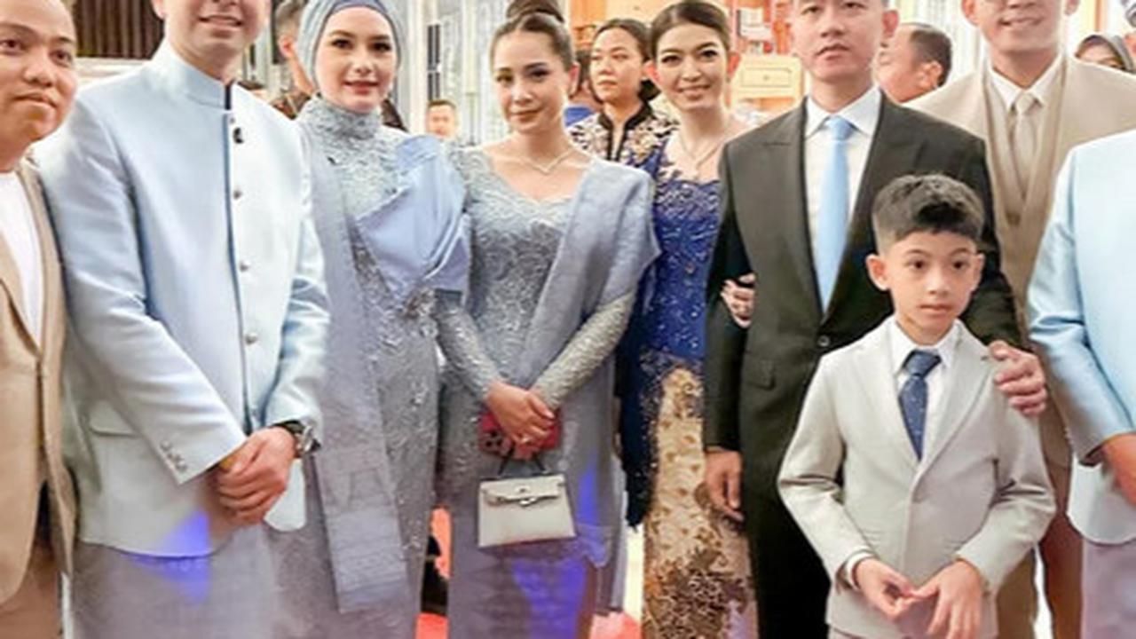 Potret Nagita Slavina Tampil Berkelas Hadiri Resepsi Pernikahan Zumi Zola & Putri Zulhas, Cantiknya Selalu Buat Salfok