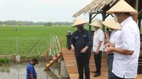 Menteri BUMN Erick Thohir meninjau Sentra Pengolahan Beras Terpadu (SPBT) di Desa Kaliputih, Kutowinangun, Kebumen, Jawa Tengah, Minggu, 23 Mei 2020. Dok BUMN
