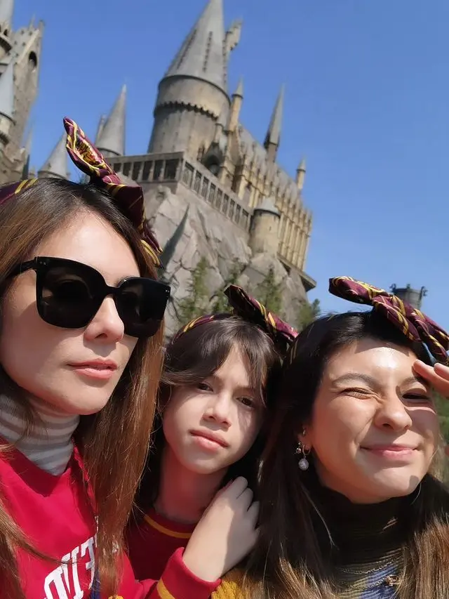 7 Potret Liburan Wulan Guritno dan Sabda Ahessa Ke Jepang Bersama Buah Hati