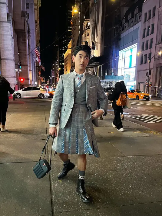 <p>Eric Nam di peragaan busana Thom Browne di New York Fashion Week 2023. (Instagram/ ericnam)</p>