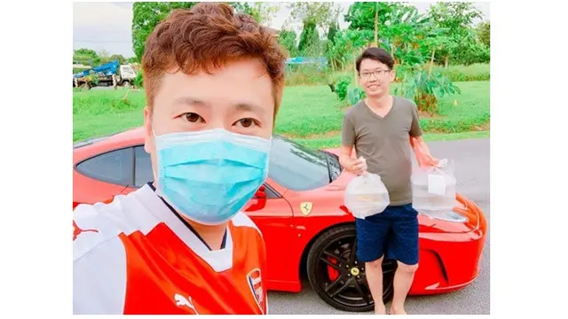 Viral, Restoran Ini Kirim Makanan Pakai Mobil Ferrari