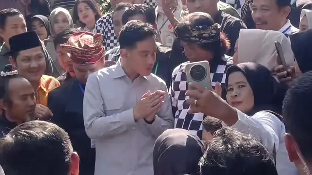 Gibran Datangi Warga Lampung Timur, Sampaikan Permintaan Maaf Jokowi usai Kunjungan Batal