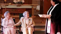 Pasangan ini akhirnya menikah setelah hidup bersama selama 72 tahun. Bagaimana perasaan mereka?