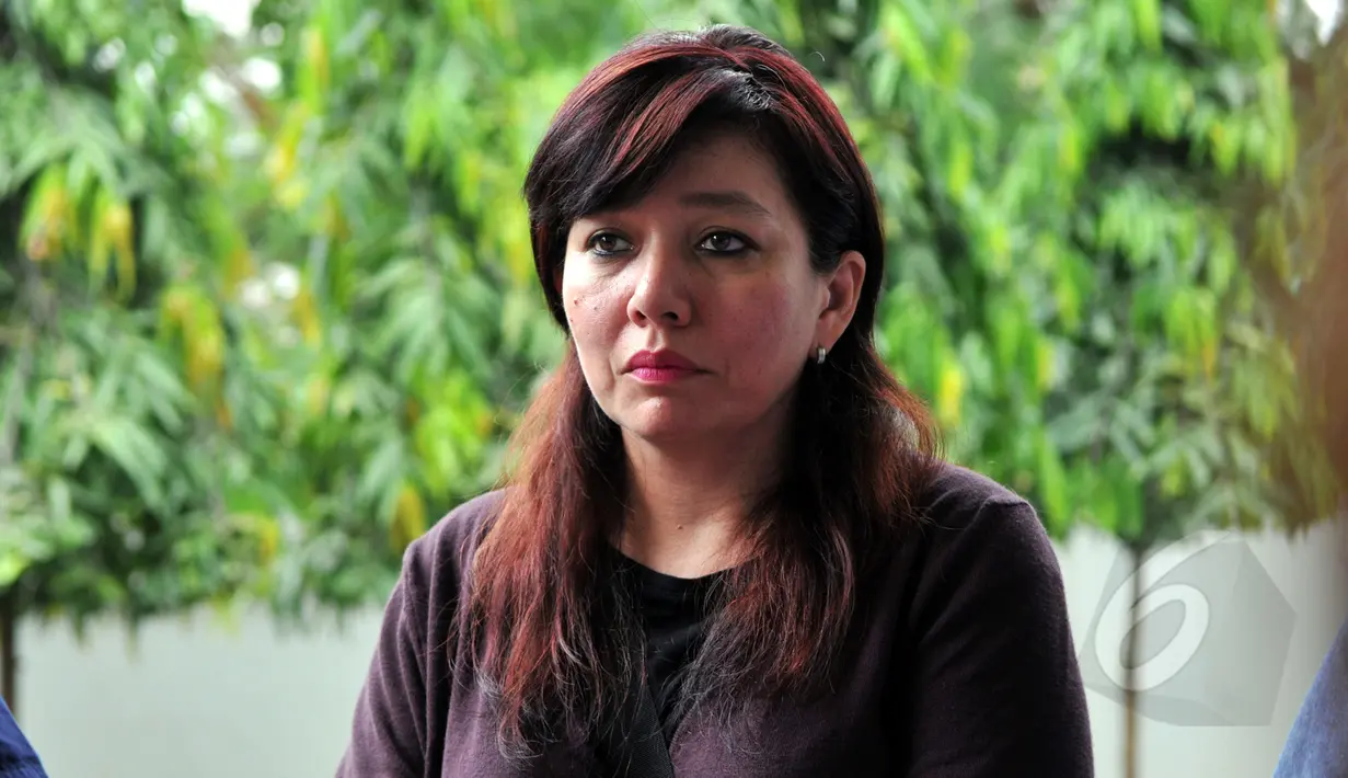 Ibu Kevin Julio, Nancy Wijaya usai menghadiri sidang lanjutan kasus tabrak lari dengan korban ayah Kevin Julio, Jakarta, Selasa (24/3/2015). Kevin Julio tak hadir dalam persidangan tersebut.(Liputan6.com/Panji Diksana)