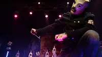 Corey Taylor yang merupakan vokalis Slipknot terancam untuk mendapat hujatan dan kecaman di sebuah acara komedi.