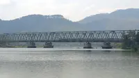 Jembatan kereta di Rawalo, Banyumas Jawa Tengah. (Foto: Liputan6.com/Muhamad Ridlo)