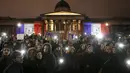 Sejumlah warga London menggalang dana untuk membantu para korban serangan bom dan penembakan di Paris, Trafalgar Square,  London, Inggris, Sabtu  (14/11/2015). (REUTERS/Peter Nicholls)