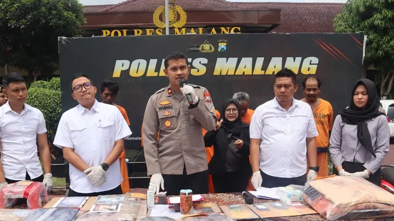 Wakapolres Malang, Kompol Wisnu S Kuncoro memaparkan kasus memaparkan kasus penculikan pria paruhbaya yang berujung bunuh diri. (Istimewa)