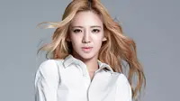 Kembali ke Bali, Hyoyeon SNSD Peluk Tiang Rambu Lalu Lintas