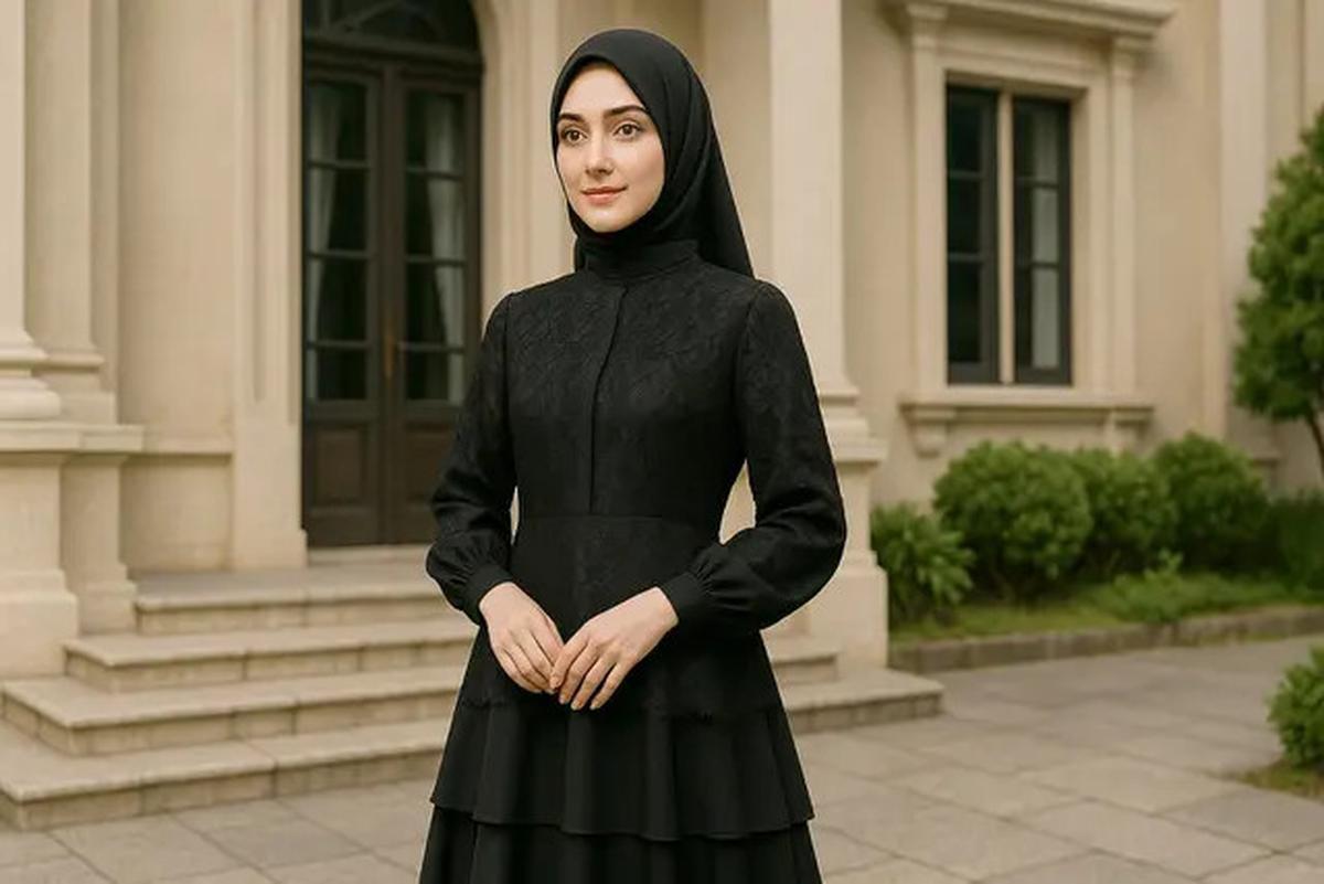 Inspirasi Dress Hitam Berlayer yang Bikin Penampilan Makin Anggun dan Elegan