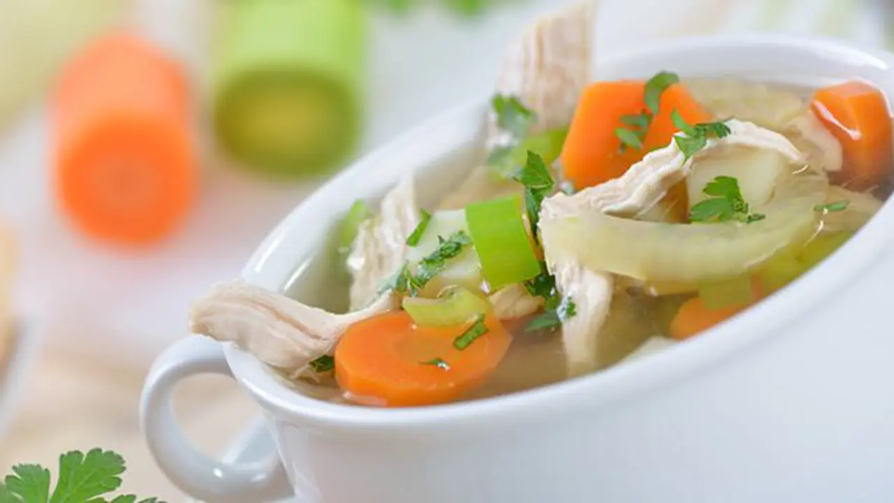 Memasak sayur sup./Copyright shutterstock.com