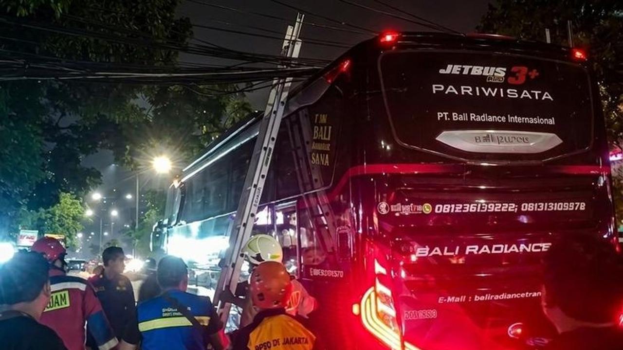 Tiang Optik Roboh di Tamansari Jakarta Barat Akibat Keropos dan Beban Kabel Berlebih