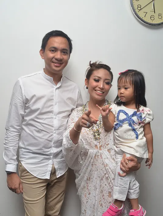 Di usianya yang kini genap 31 tahun, tak banyak keinginan presenter Ayu Dewi. Ia bersyukur masih banyak orang-orang yang begitu perhatian, terutama dari suami tercinta, Regi Datau. (Galih W.Satria/Bintang.com)