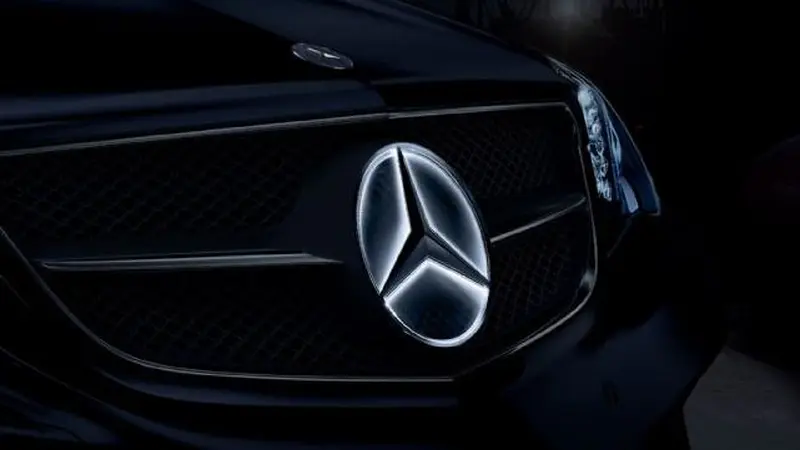 Mercedes-Benz E63 AMG Illuminated Star