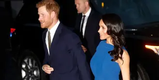 Meghan Markle dikabarkan hamil usai pergi dengan Pangeran Harry menggunakan dress yang longgar. (GETTY IMAGES-CHRIS JACKSON-Cosmopolitan)