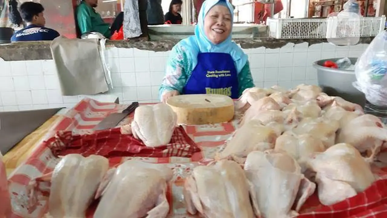 Ilustrasi daging ayam naik di Pasar Jember (Istimewa)