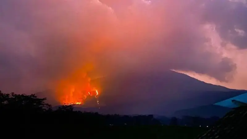 Gunung Lawu di Jawa Tengah mengalami kebakaran dua kali dalam sebulan