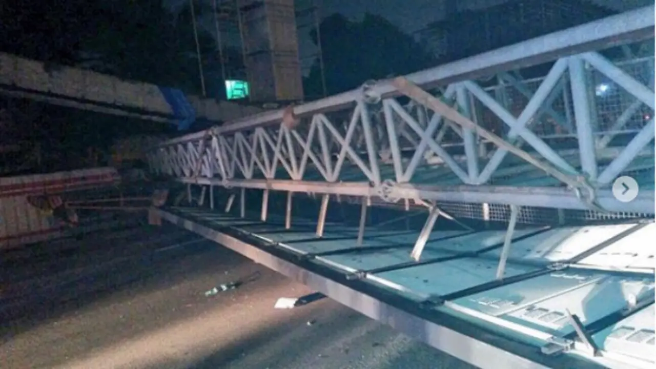Tiang Rambu VMS Jatuh