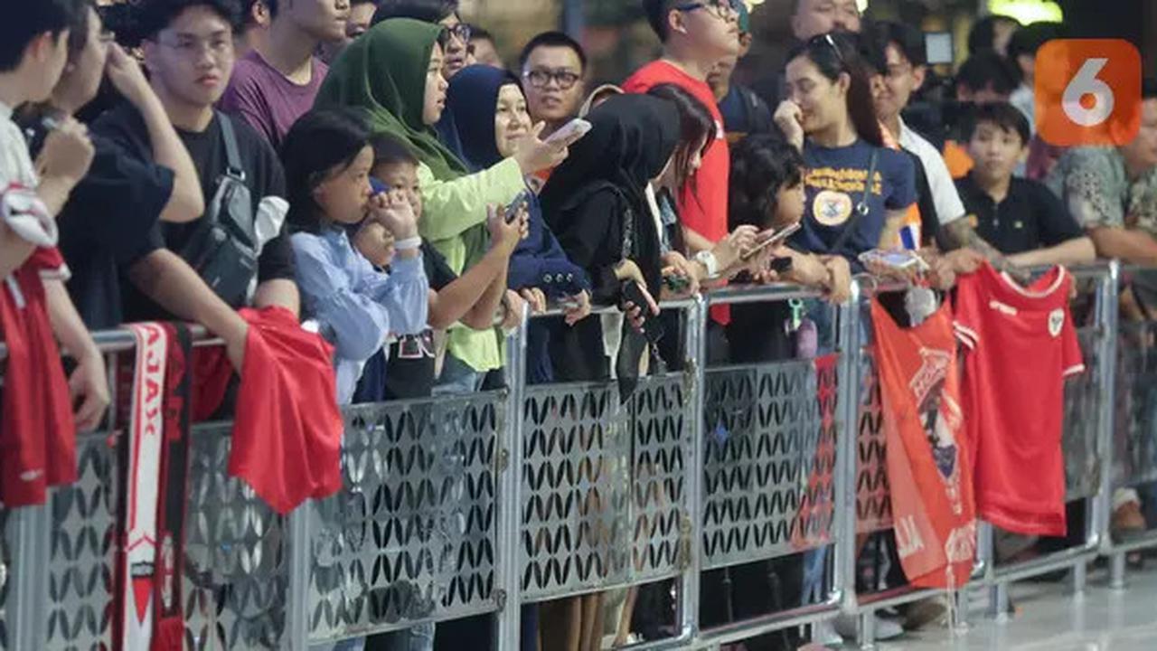 Teriakan 'Piala Dunia' dan 'Indonesia' Menggema di Bandara Soekarno-Hatta saat Kedatangan Patrick Kluivert