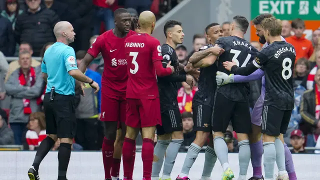 Foto: Gol Roberto Firmino Buyarkan Asa Arsenal Raup Tiga Poin Penuh di Kandang Liverpool