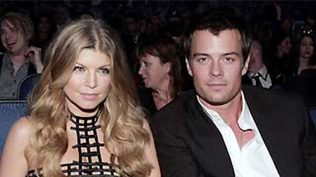 100112ashow_fergie.jpg