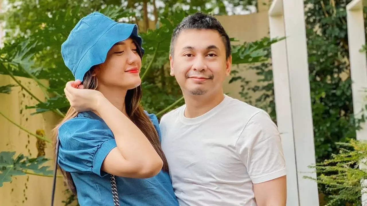 [Fimela] Raditya Dika dan Annisa Azizah