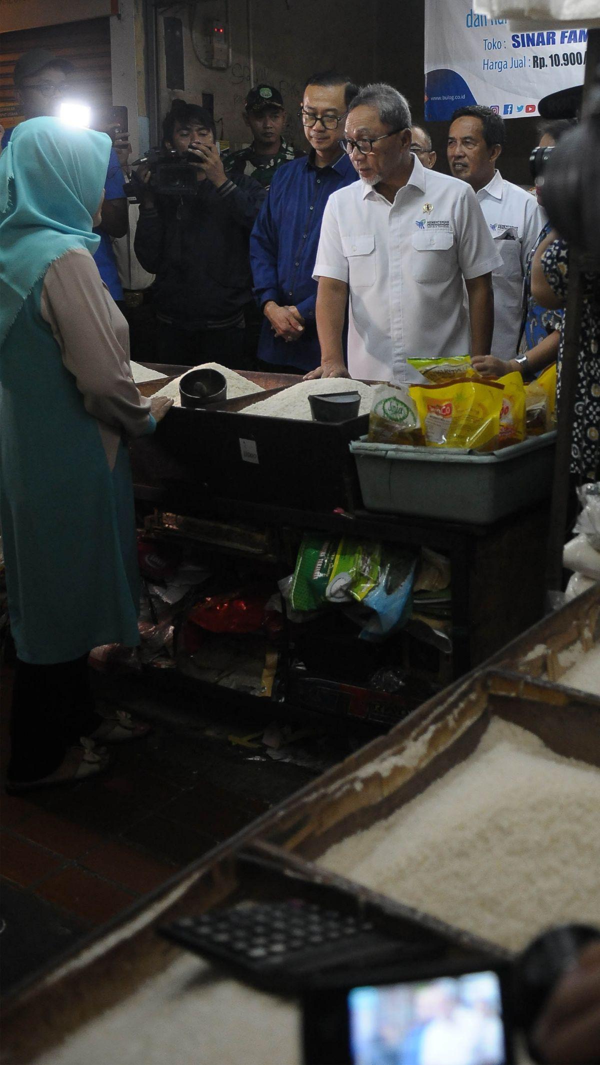 Kenaikan harga beras itu, menurut Zulhas, dipicu belum ada panen raya yang diprediksi akan berlangsung pada April.&nbsp;Merdeka.com/Imam Buhori