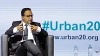 Gubernur DKI Jakarta Anies Baswedan saat menjadi pembicara dalam Urban 20 (U20) Global Summit di Buenos Aires, Argentina. Acara ini dihadiri para pemimpin 25 kota utama dari negara-negara anggota G20. (Liputan6.com/Pool/Pemprov DKI Jakarta)