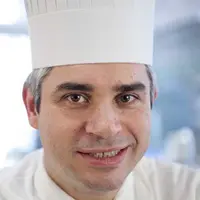 Koki terbaik ini bunuh diri degan cara menembak diri sendiri.