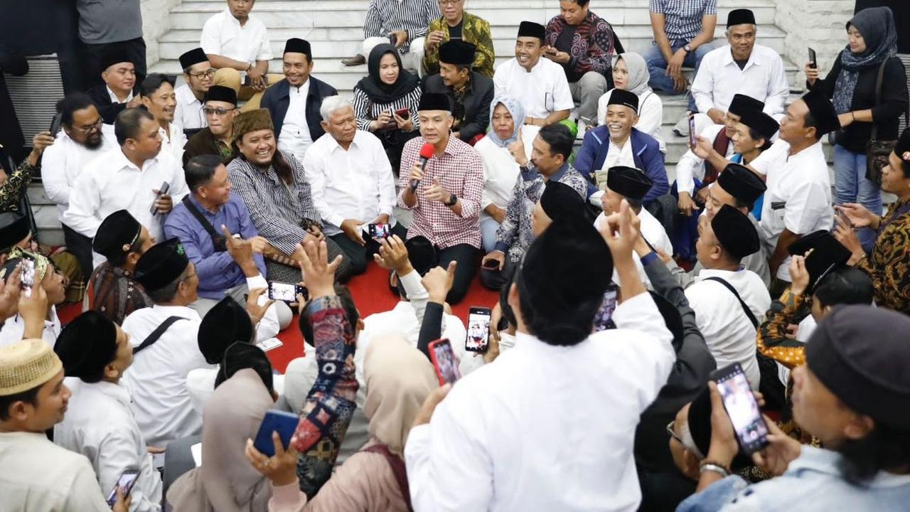 Ganjar menambahkan, pertemuan dan sowan dengan para tokoh agama sering dilakukannya di sela kesibukannya menjalani tugas sebagai gubernur.<br>