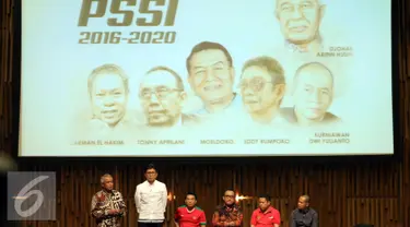 Enam kandidat melakukan debat terbuka jelang pemilihan Ketua Umum PSSI 2016-2020 di Hall SCTV Tower, Jakarta, Selasa (4/10/2016). Rencananya, pemilihan Ketua Umum PSSI akan dilaksanakan pada 17 Oktober mendatang. (Liputan6.com/Helmi Fithriansyah)