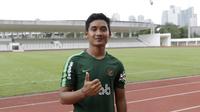 Pemain Timnas Indonesia U-22, Kadek Agung, usai latihan di Lapangan Madya, Senayan, Jakarta, Rabu (16/1). Latihan sekaligus seleksi pemain ini untuk persiapan turnamen Piala AFF U-22. (Bola.com/M Iqbal Ichsan)