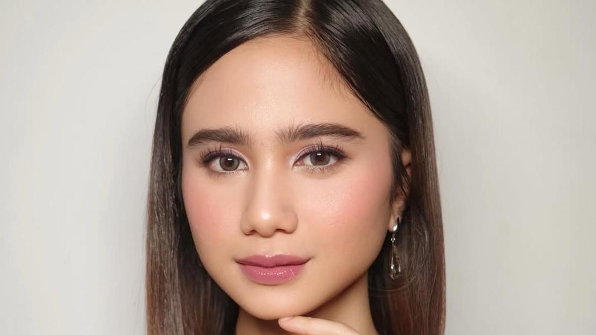 Tissa Biani Tampil Romantis dengan Makeup Rona Pink Saat Rayakan Hari Perempuan Internasional