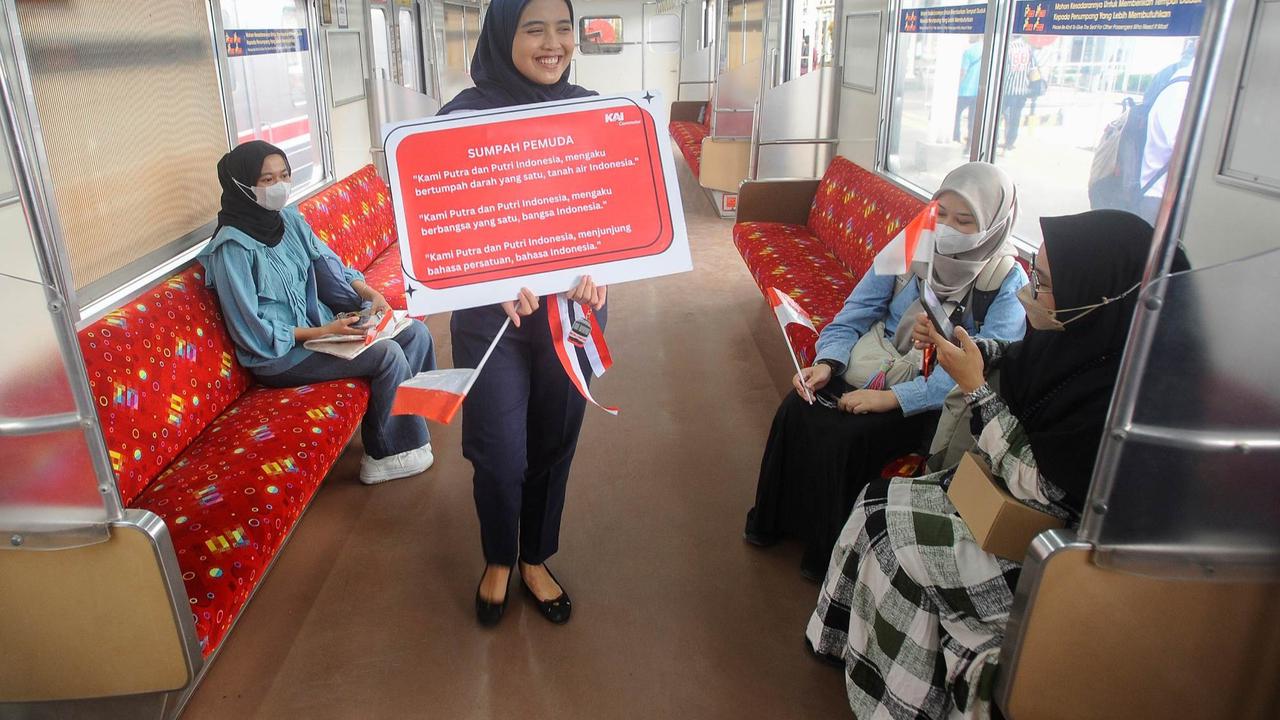 Peringatan Sumpah Pemuda di KRL Commuter Line