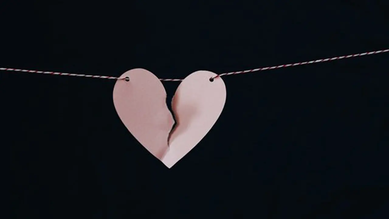 Cinta sepihak/copyright Unsplash.com/Kelly Sikkema
