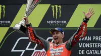 Pembalap tim Ducati, Jorge Lorenzo, berhasil meraih podium juara di MotoGP Catalunya yang dihelat di Circuit de Barcelona, Minggu (17/6/2018) malam WIB. (AFP/Josep Lago)